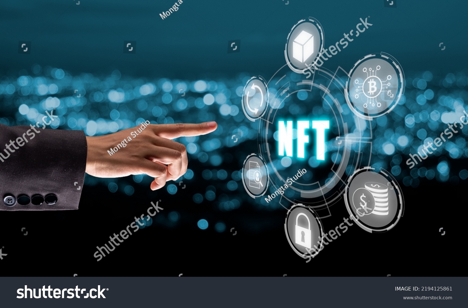Trẻ nhỏ chơi bóng