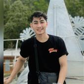 Trẻ nhỏ chơi bóng